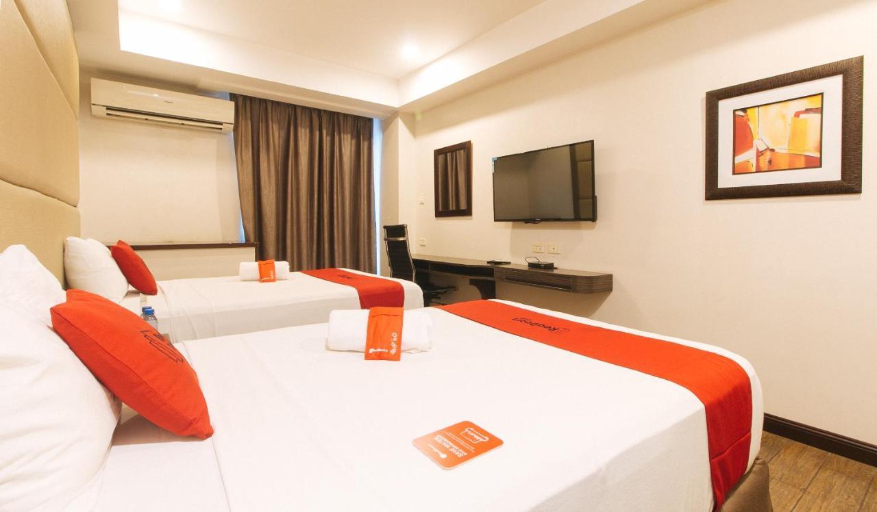 RedDoorz Premium @ West Avenue Quezon City Exterior foto