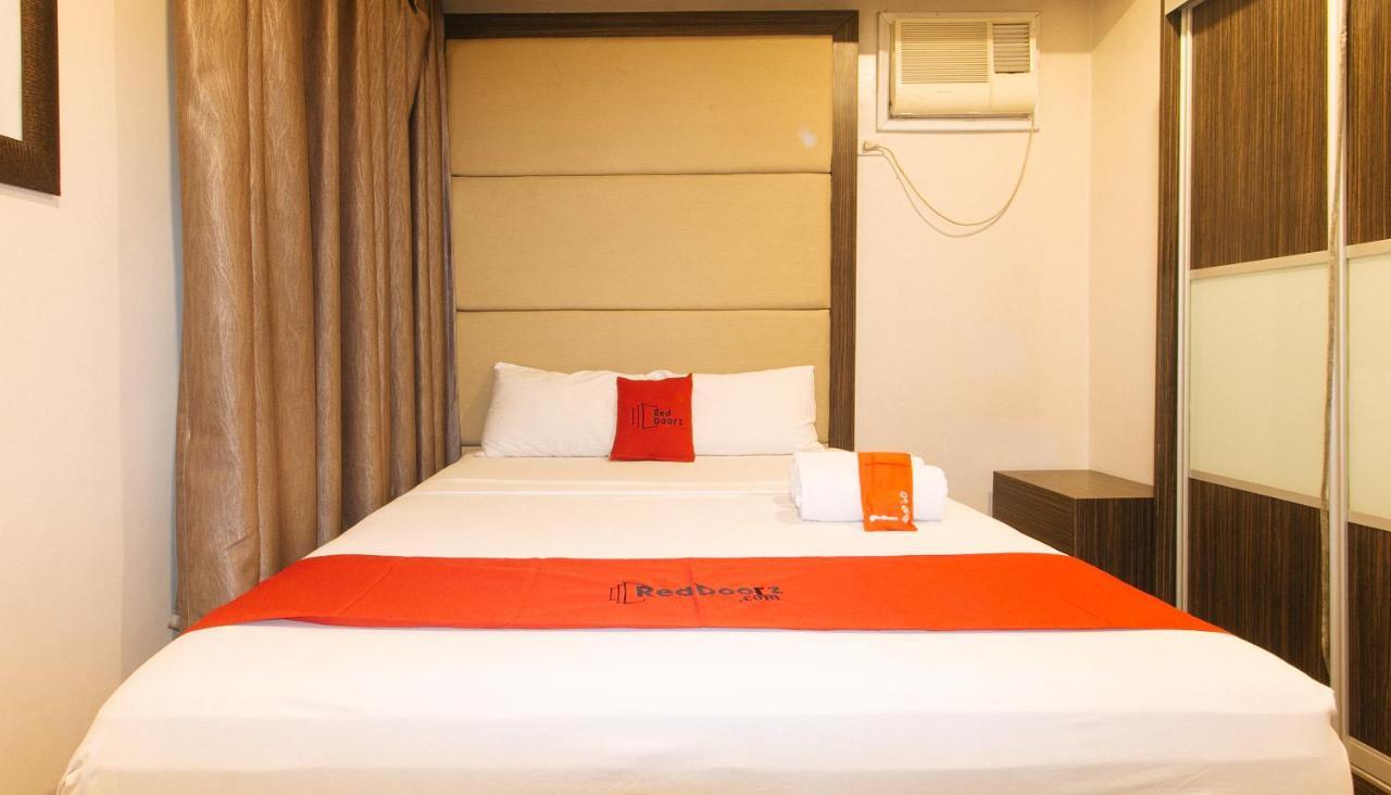 RedDoorz Premium @ West Avenue Quezon City Exterior foto