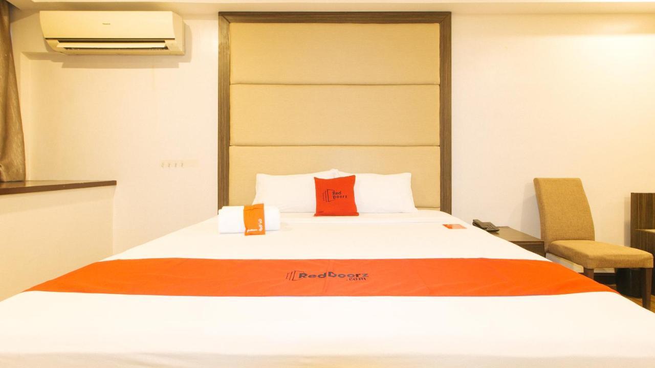 RedDoorz Premium @ West Avenue Quezon City Exterior foto