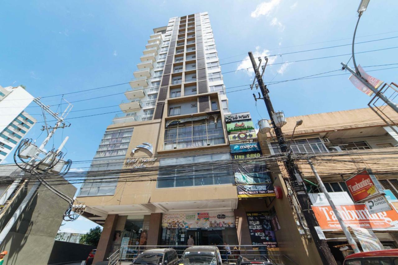 RedDoorz Premium @ West Avenue Quezon City Exterior foto