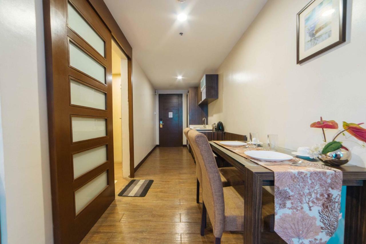 RedDoorz Premium @ West Avenue Quezon City Exterior foto