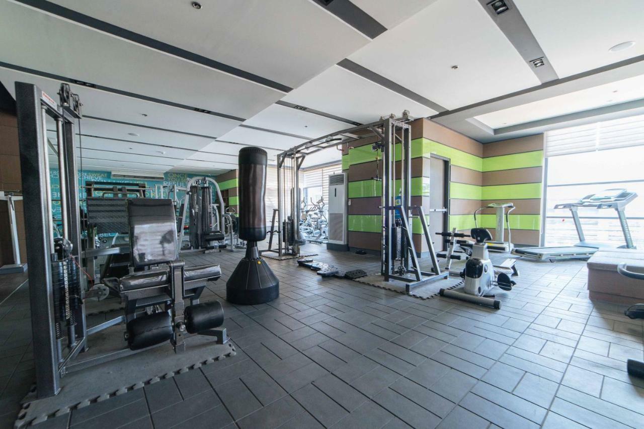 RedDoorz Premium @ West Avenue Quezon City Exterior foto