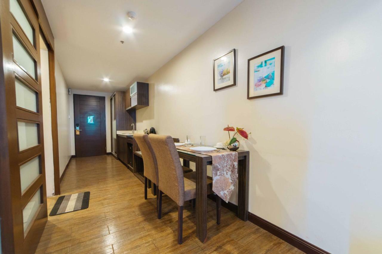 RedDoorz Premium @ West Avenue Quezon City Exterior foto