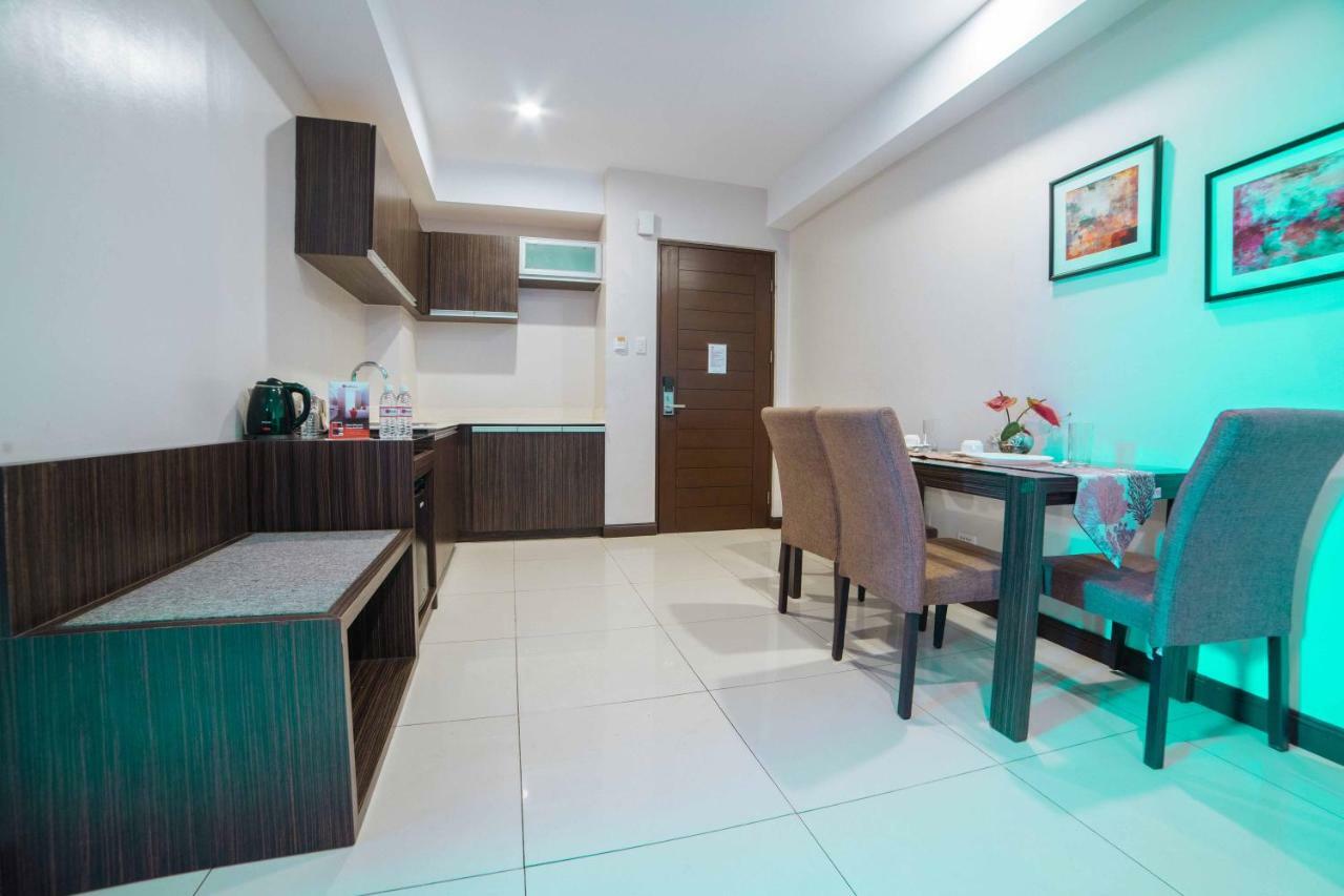 RedDoorz Premium @ West Avenue Quezon City Exterior foto