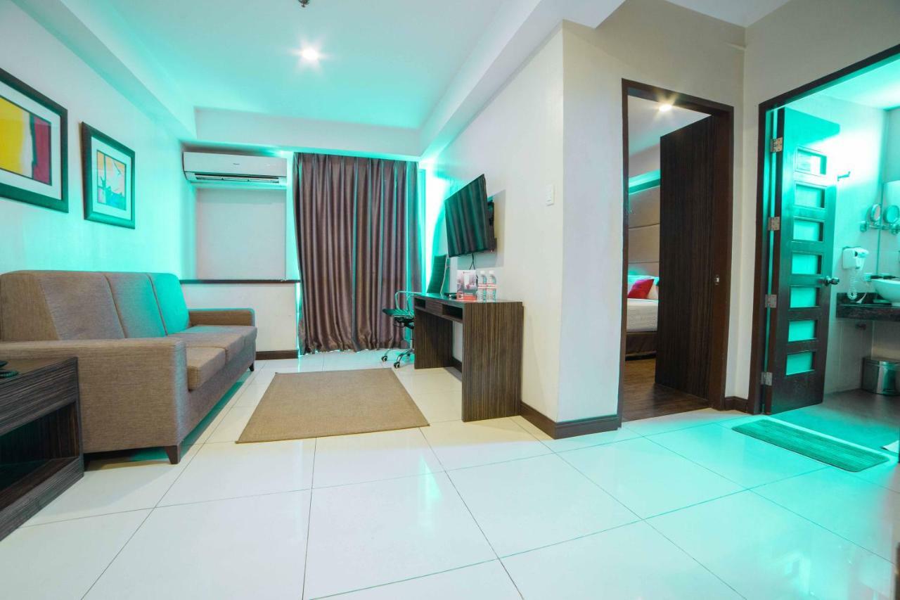 RedDoorz Premium @ West Avenue Quezon City Exterior foto