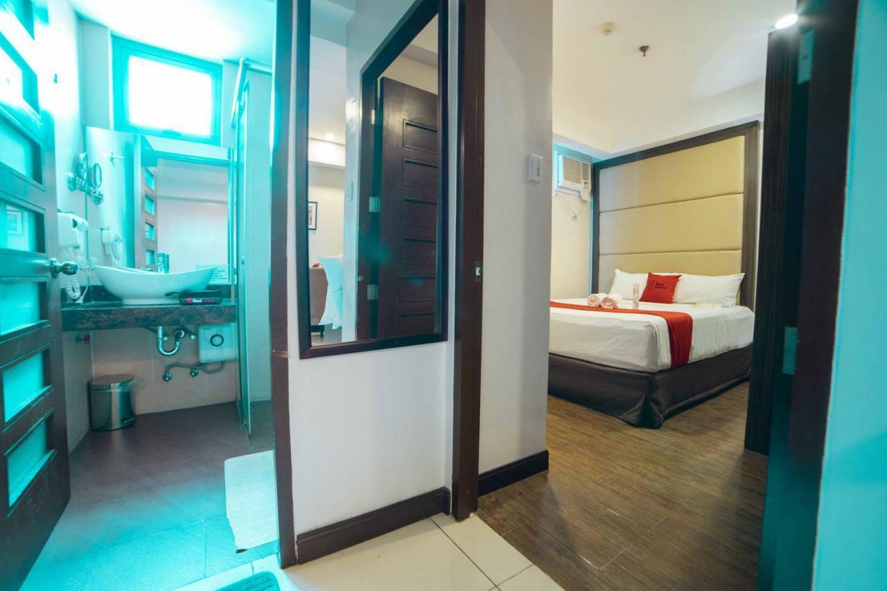 RedDoorz Premium @ West Avenue Quezon City Exterior foto